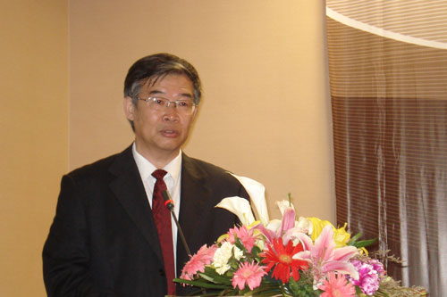 中國物流與采購聯(lián)合會副會長,全國物流標(biāo)準(zhǔn)化技術(shù)委員會副主任,中國物流與采購聯(lián)合會裝備專業(yè)委員會主任戴定一
